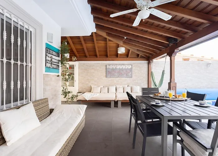 Luxury Villa With Private Pool With Aircon,Playa Del Duque