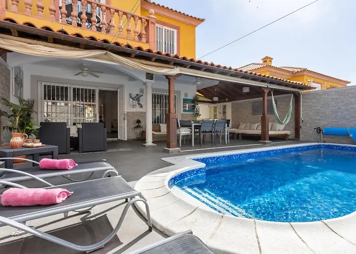 Luxury Villa With Private Pool With Aircon,Playa Del Duque