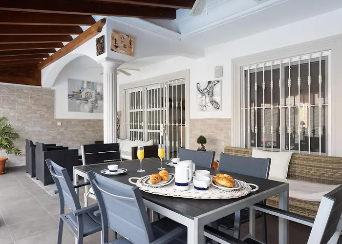 Luxury Villa With Private Pool With Aircon,Playa Del Duque
