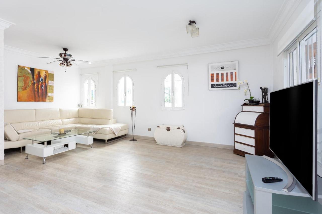 Luxury With Private Pool With Aircon,playa Del Duque